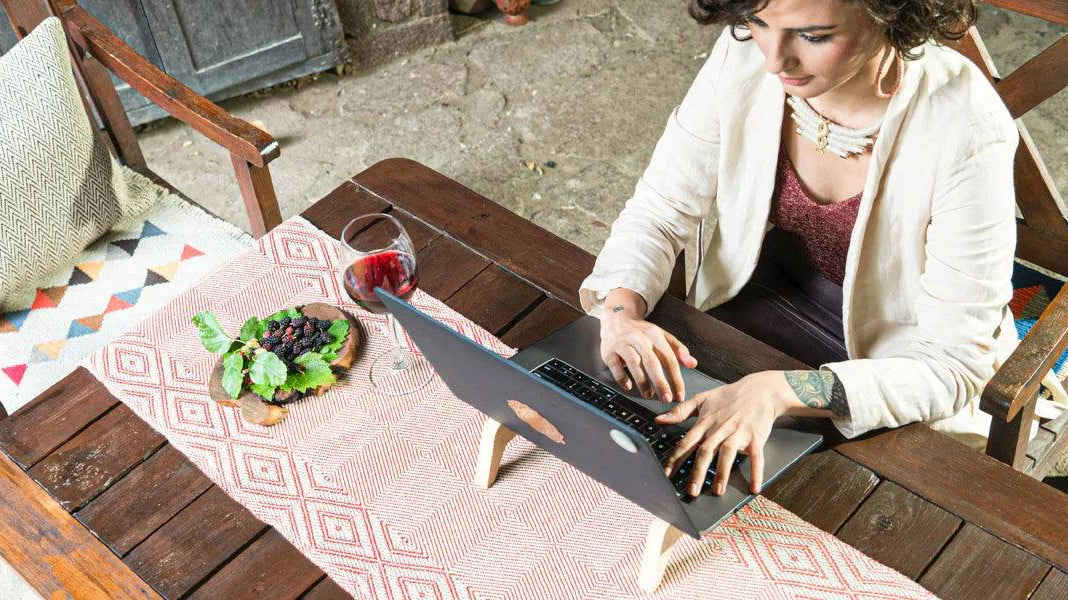 How-to-Choose-Handwoven-Placemat-and-Table-Runner-Sets Arconiz