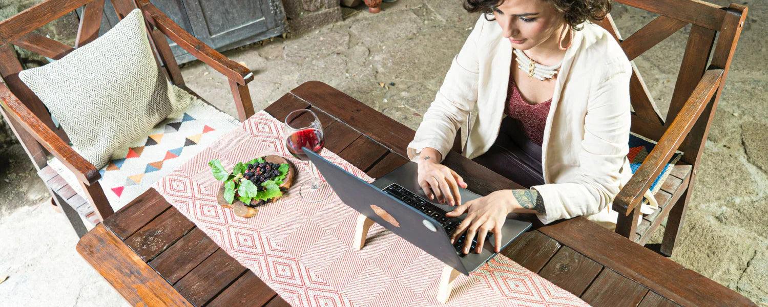 How-to-Choose-Handwoven-Placemat-and-Table-Runner-Sets Arconiz