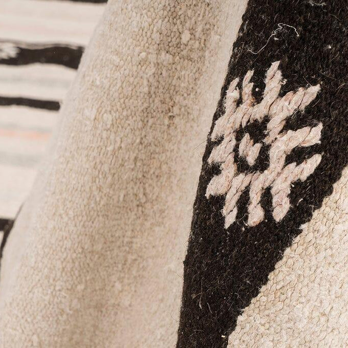 Hemp Bouquet Handwoven Vintage Hemp Rug - 01-00004 - Arconiz