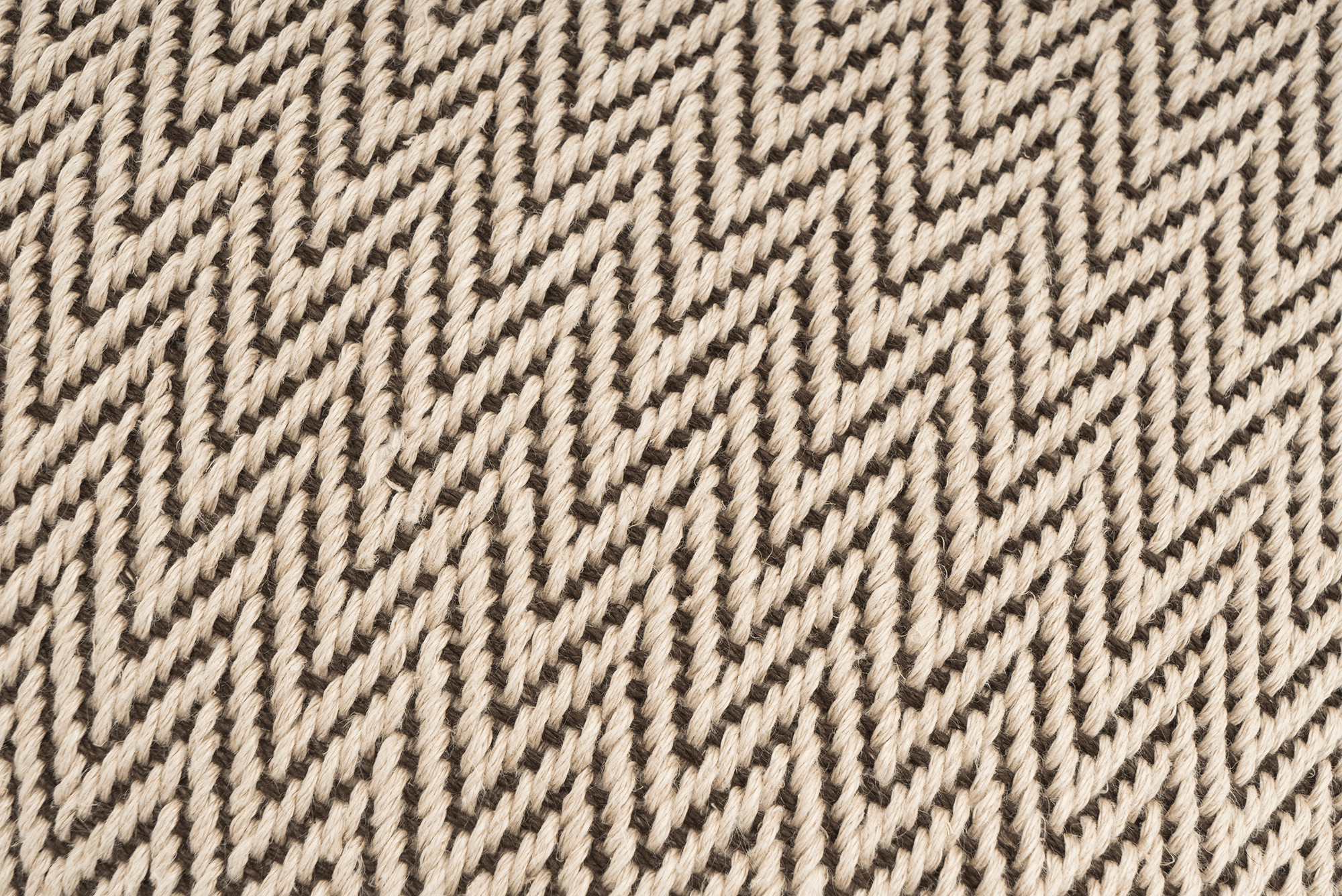 Scales Handwoven Hemp Pillow Case, Chevron Beige - 9IHRDOK002006 - Arconiz