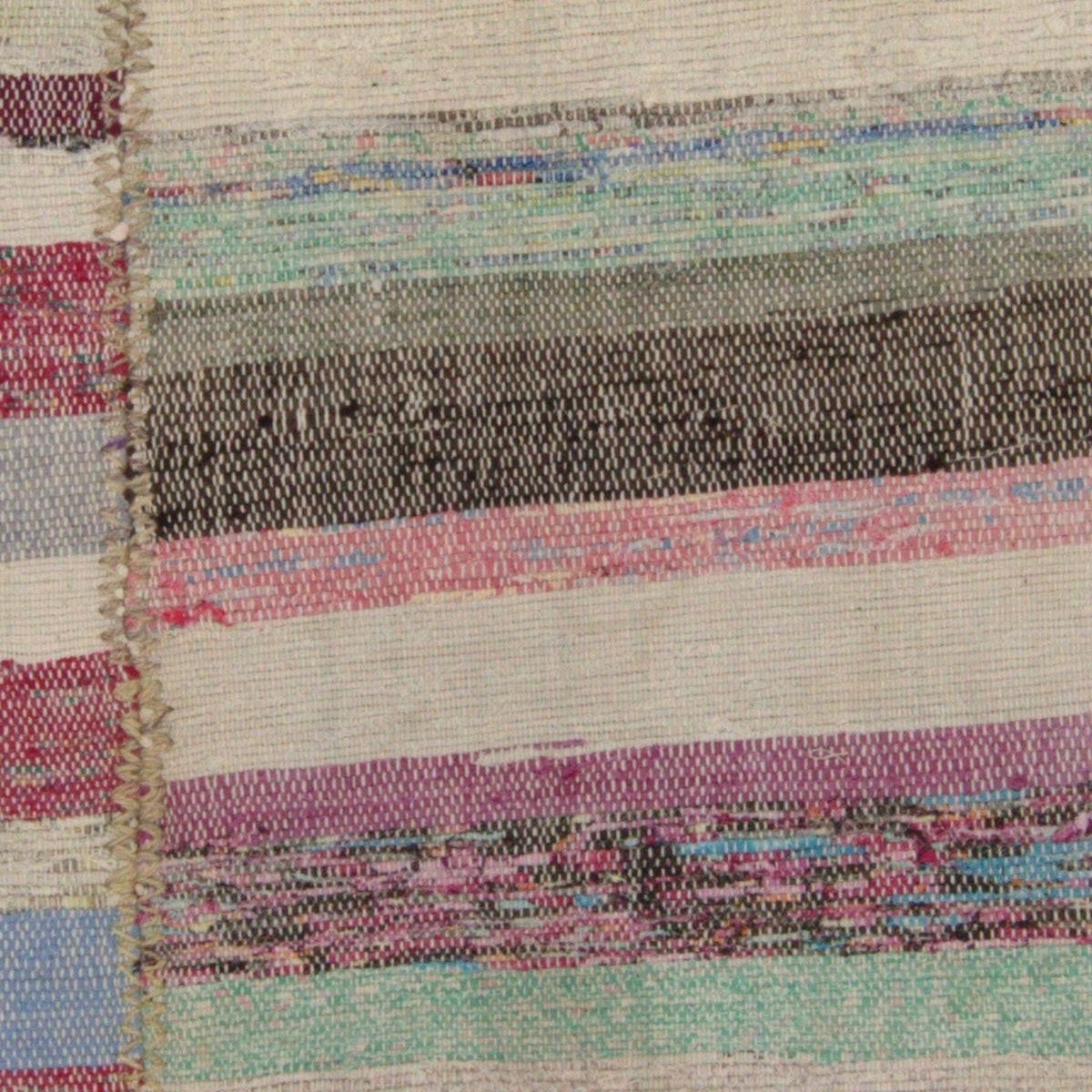 Close-up of the rag rug weave - Pink & Grey patchwork pillow cover - PC-PAT-PIN-4545-013 - Arconiz