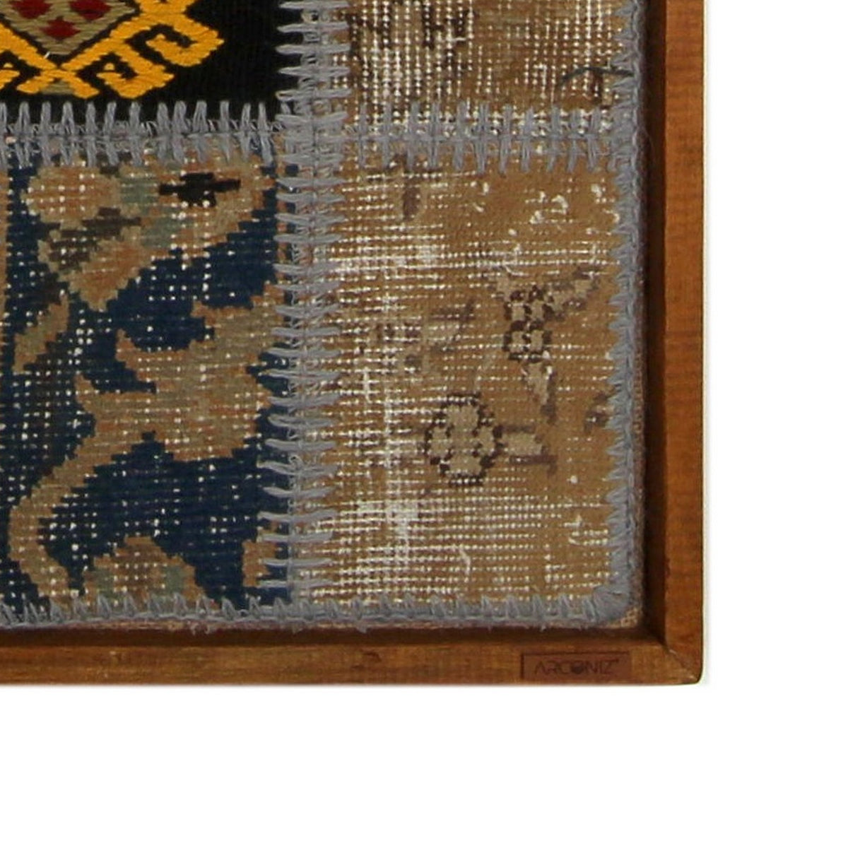 Solid wood frame corner and Arconiz maker's label - WA-PFH-RED-6576-086