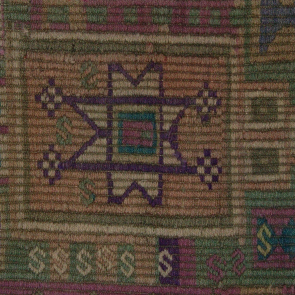 Close-up of the kilim weave - Purple & Green geometric pillow cover - PC-GEO-PUR-5050-008 - Arconiz