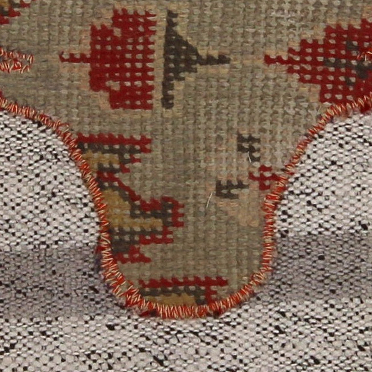 Close-up of the handwoven kilim weave - Cream & Coral Kilim Bull on Grey Band - WA-BUL-CRE-5050-041 - Arconiz
